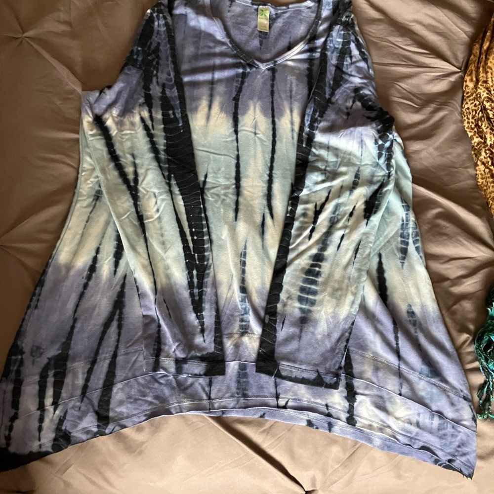 GreenTea Boxy Blue Tie Dye Long sleeve Shark bite Hem T shirt